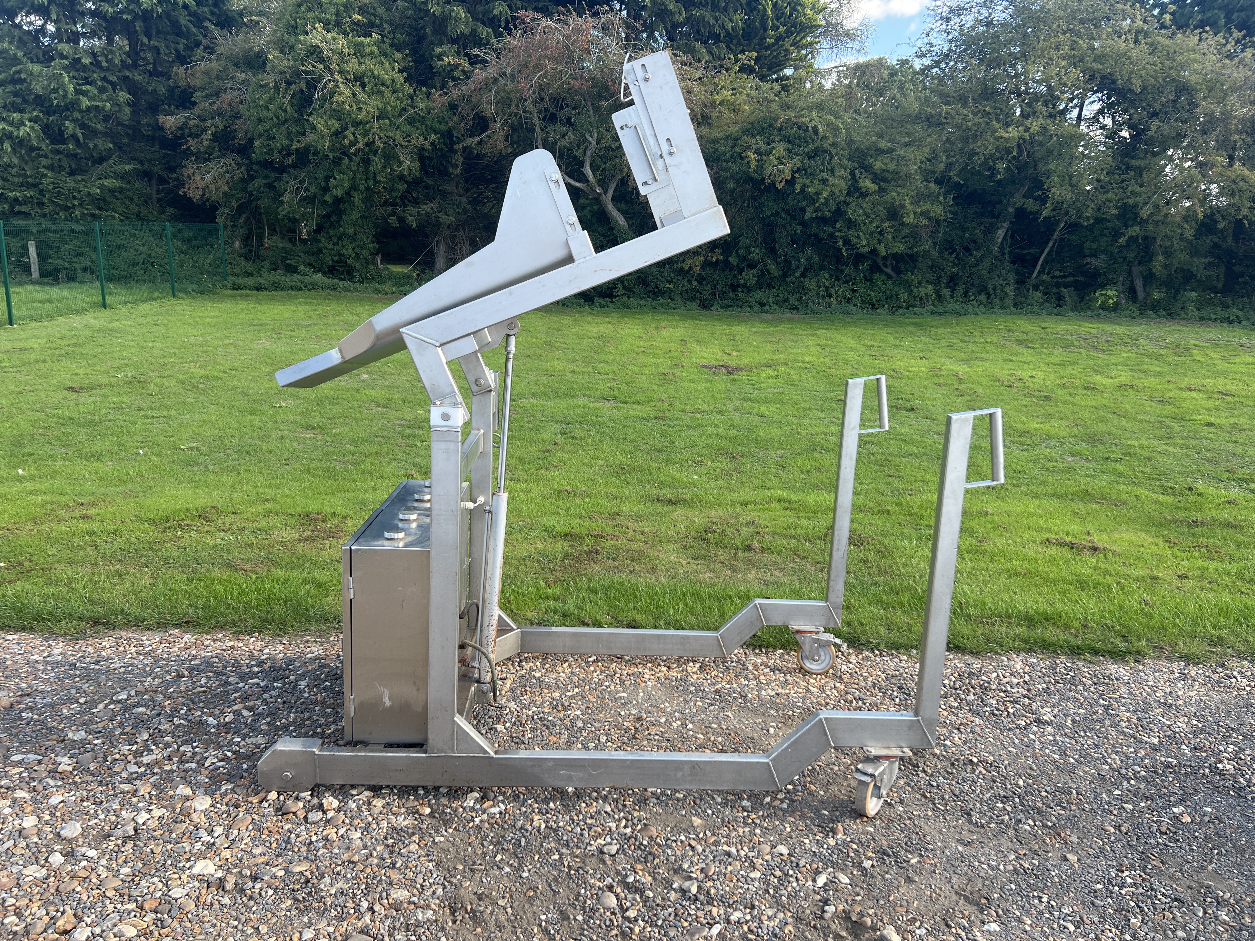 2011 Syspal Tote bin tipper