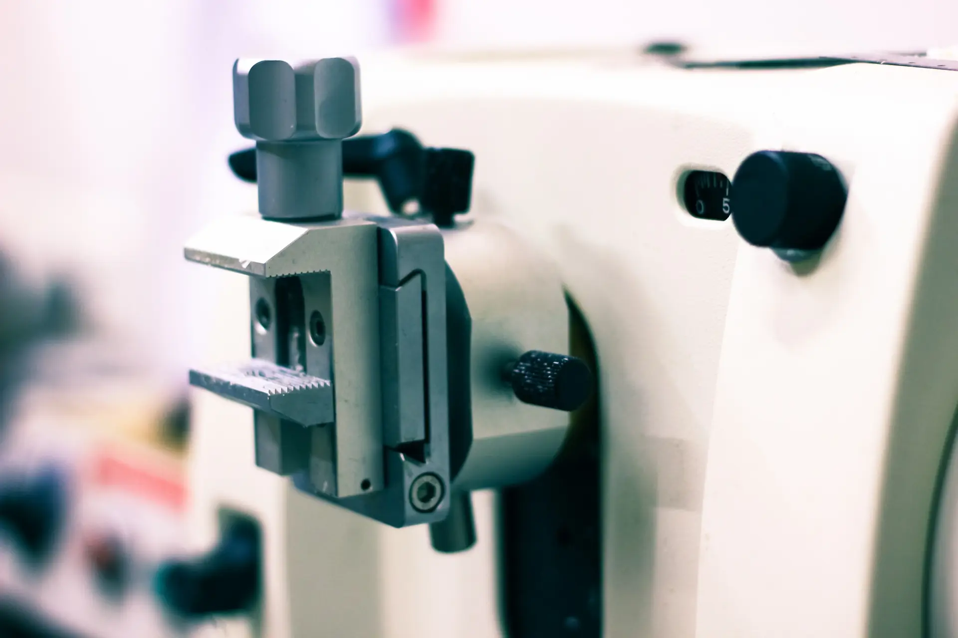 Microtome Machine Basics: Components, Uses, and Operating Principles, illustration 1