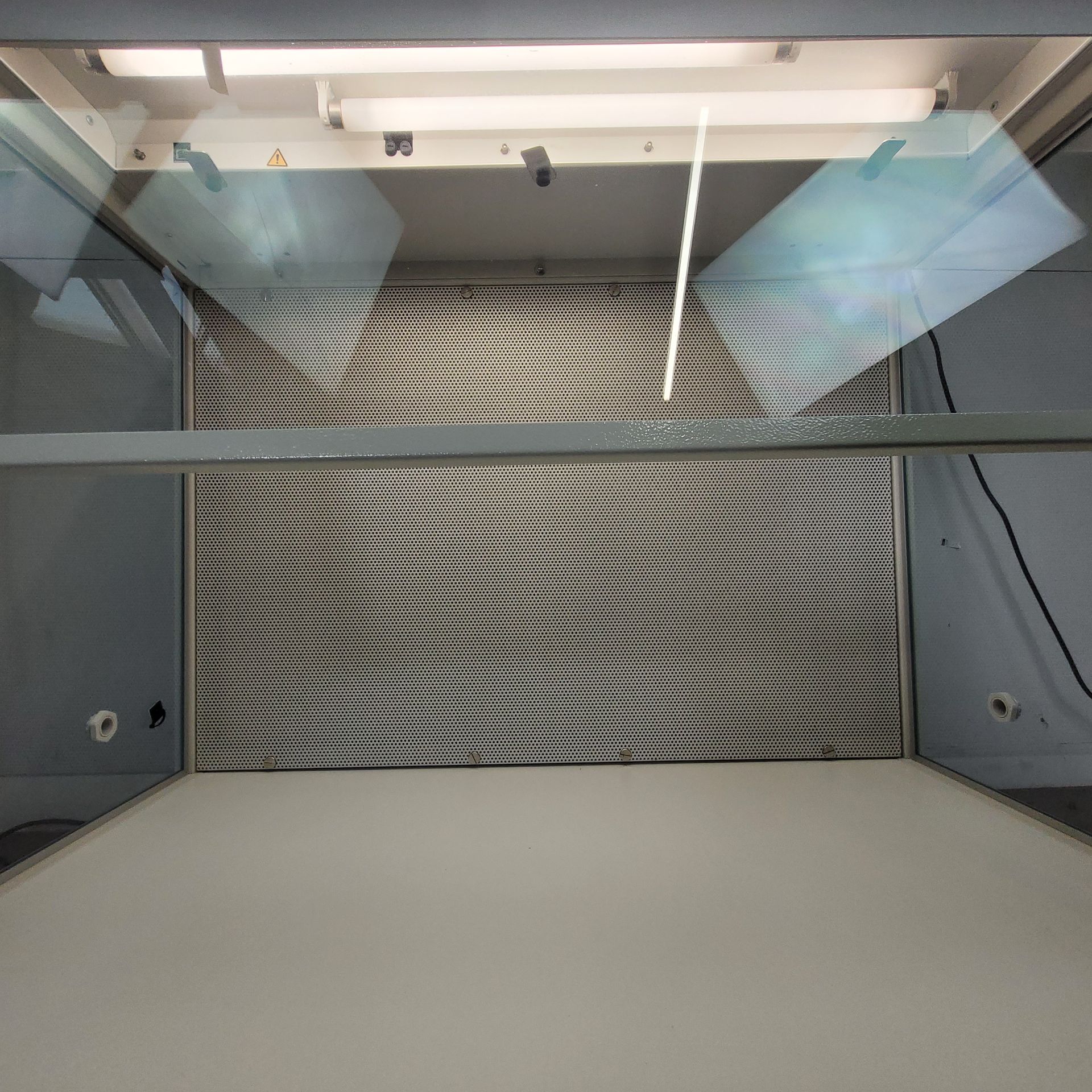 Used 2019-Thermo Scientific - Heraguard ECO 0.9-Laminar Flow Clean Bench - Laminar Flow Cabinets, photo 4