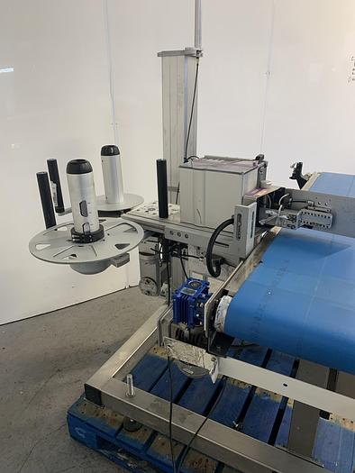 Used Label Applicator with Conveyor - Labeling Machines, photo 2