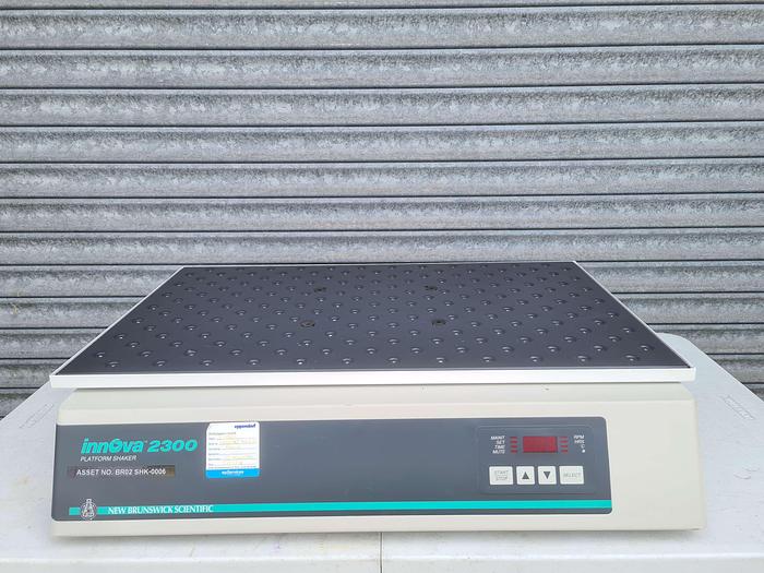 Used Eppendorf New Brunswick Innova 2300 Benchtop Open Air Shaker - Shakers & Incubation Mixers, photo 2