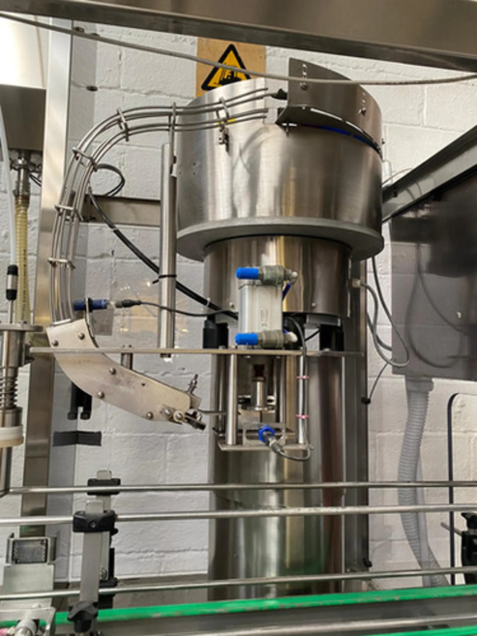 Used Canellitech Srl 8-1 Automatic Inline Filler / Capper for 5L Bottles - Filling Machines, photo 11