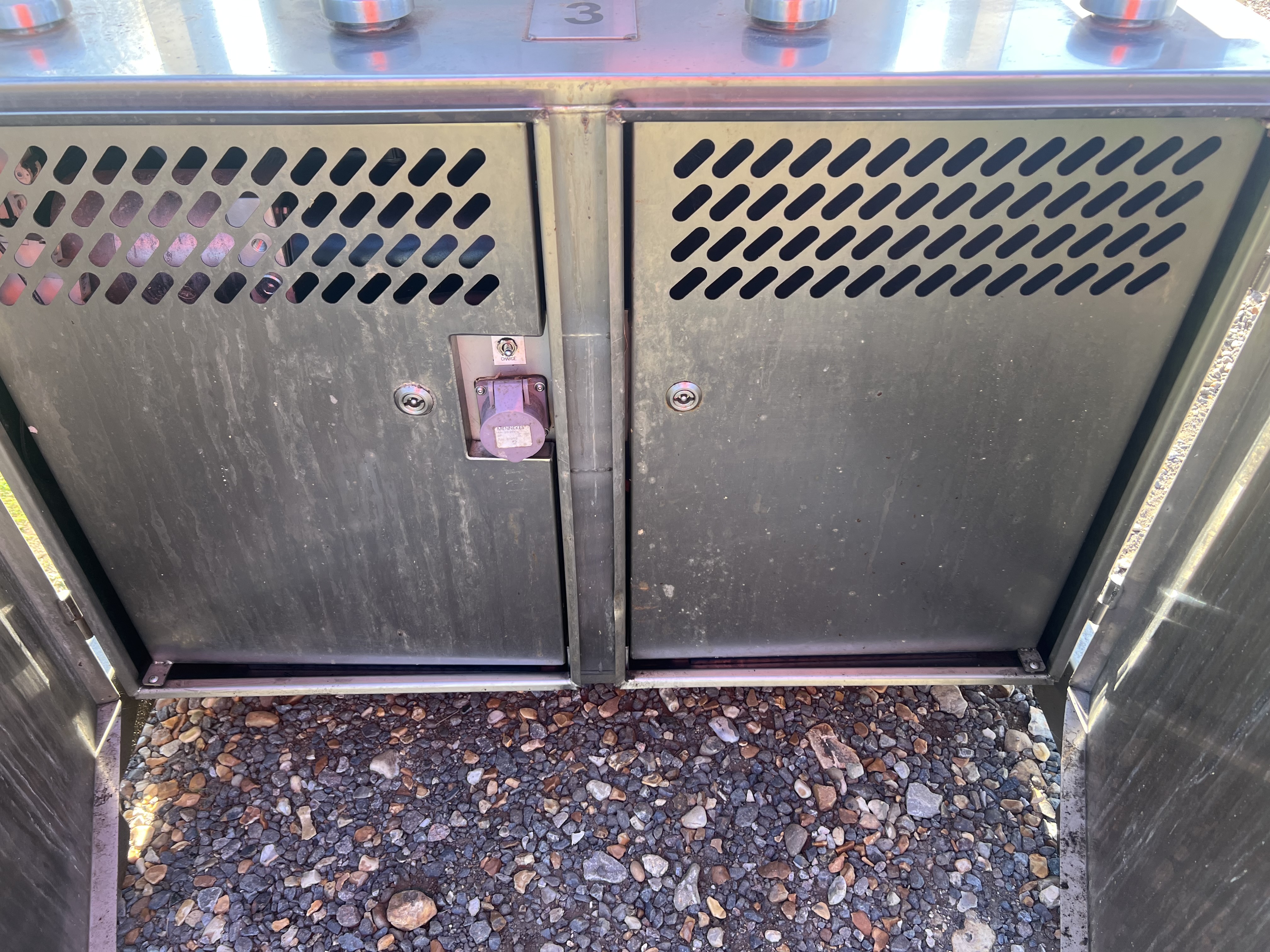 Used 2011 Syspal Tote bin tipper - Lifting & Tipping, photo 5