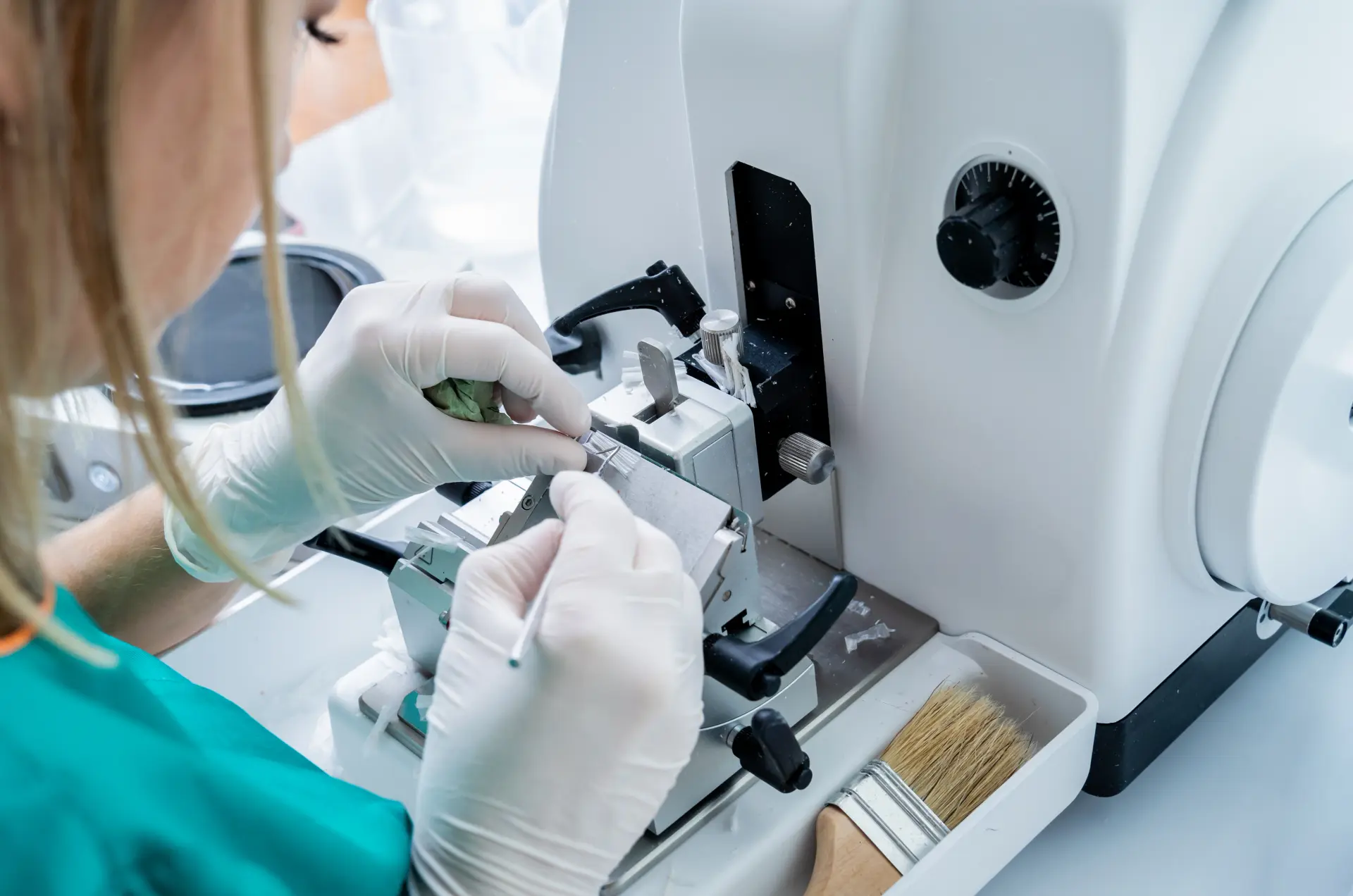 Microtome Machine Basics: Components, Uses, and Operating Principles, illustration 2