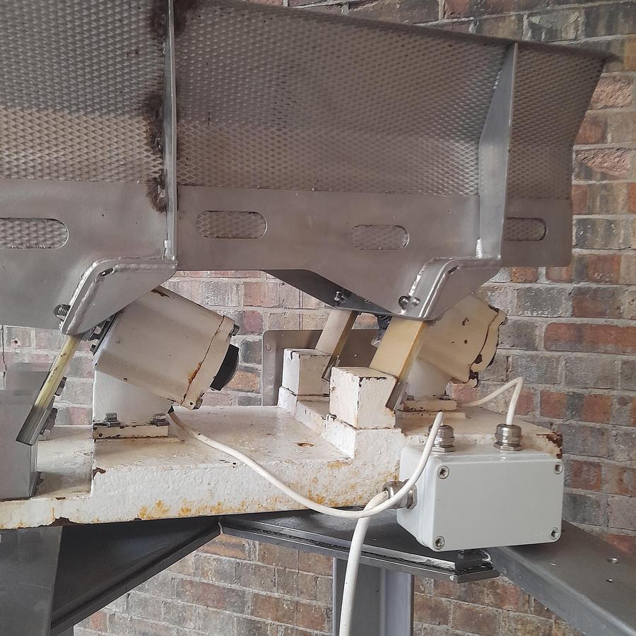 Used Vibratory Feeder - Hoppers & Feeders, photo 6