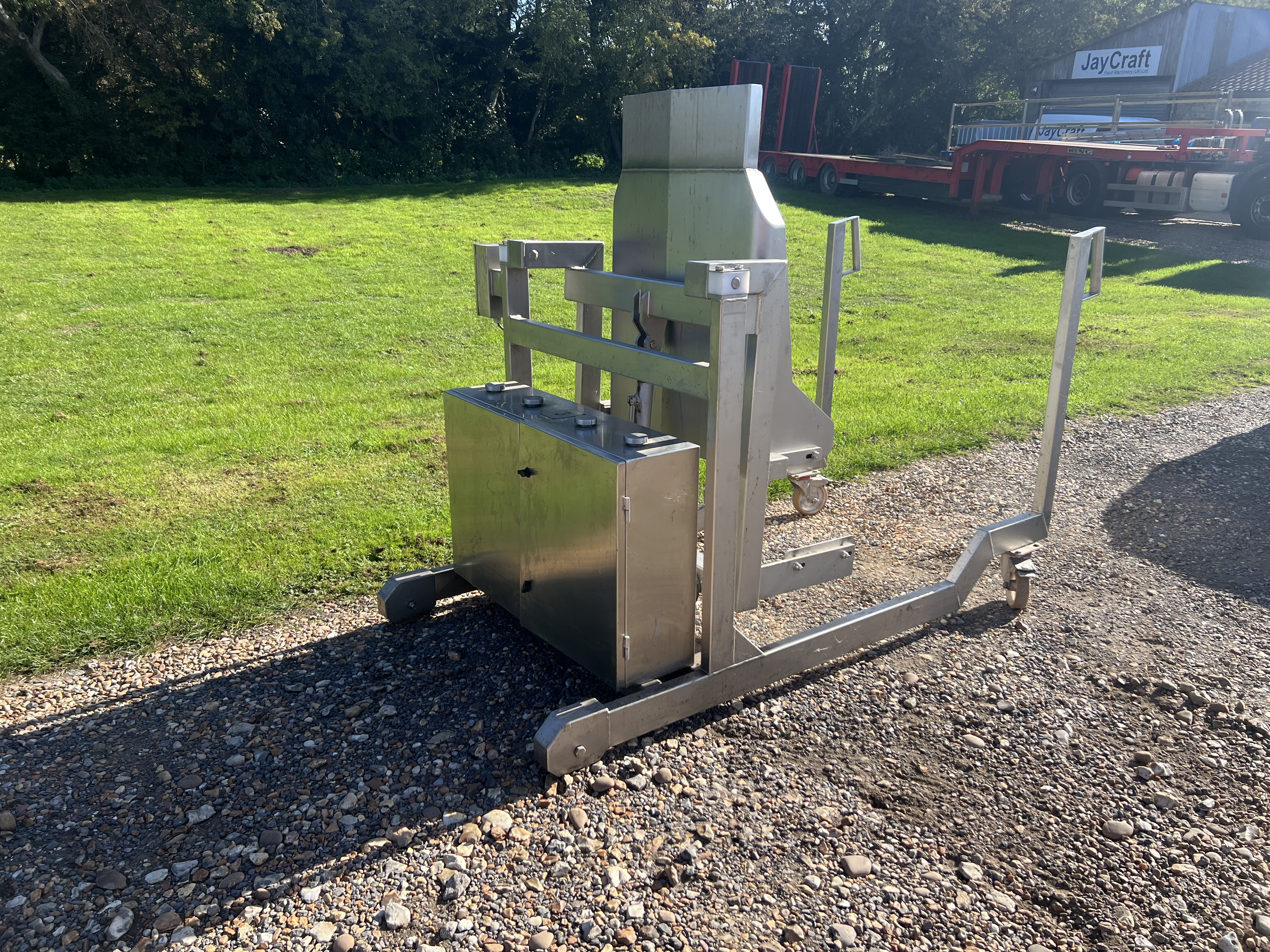 Used 2011 Syspal Tote bin tipper - Lifting & Tipping, photo 3