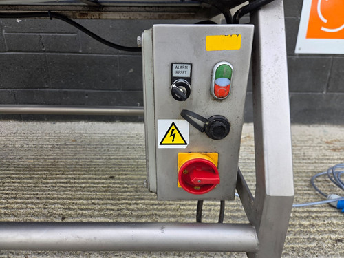 Used Safeline Mettler-Toledo R Series Profile Metal Detector 550x275 - Metal Detectors, photo 10