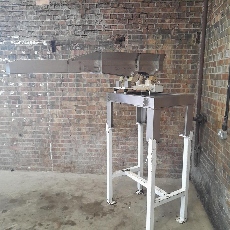 Used Vibratory Feeder - Hoppers & Feeders, photo 4