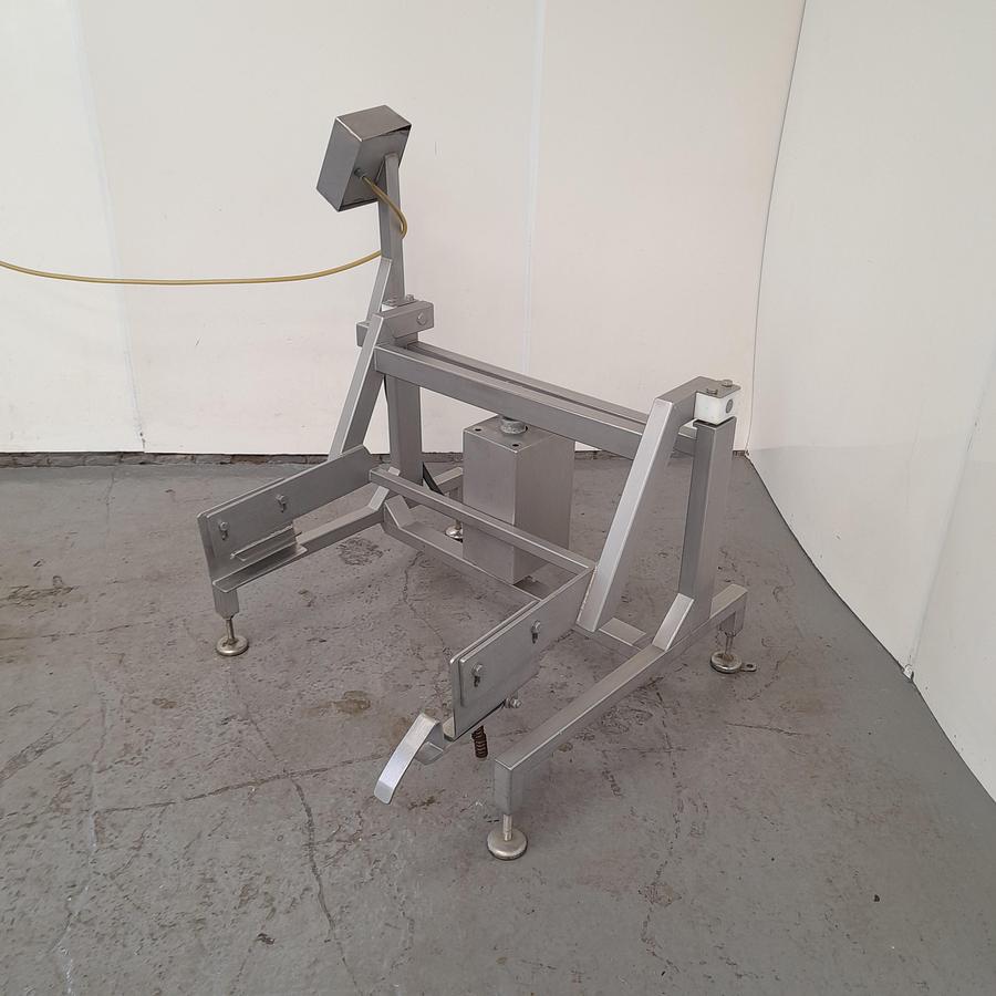 Used Syspal Tote Bin Tipper - Lifting & Tipping, photo 2