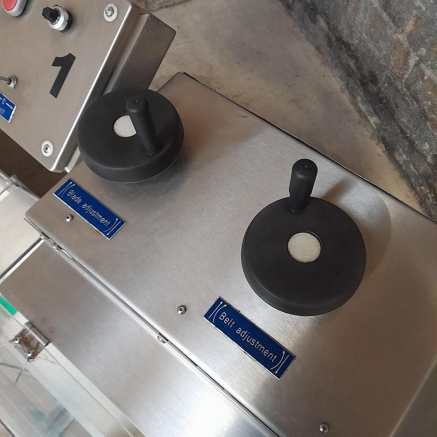 Used Krumbein  BBS-VE Bun & Roll Slicer - Bread Slicers, photo 6