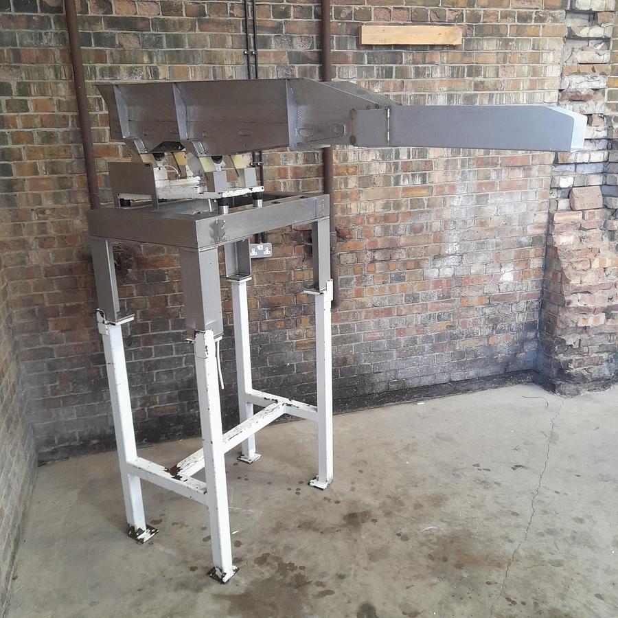 Used Vibratory Feeder - Hoppers & Feeders, photo 3