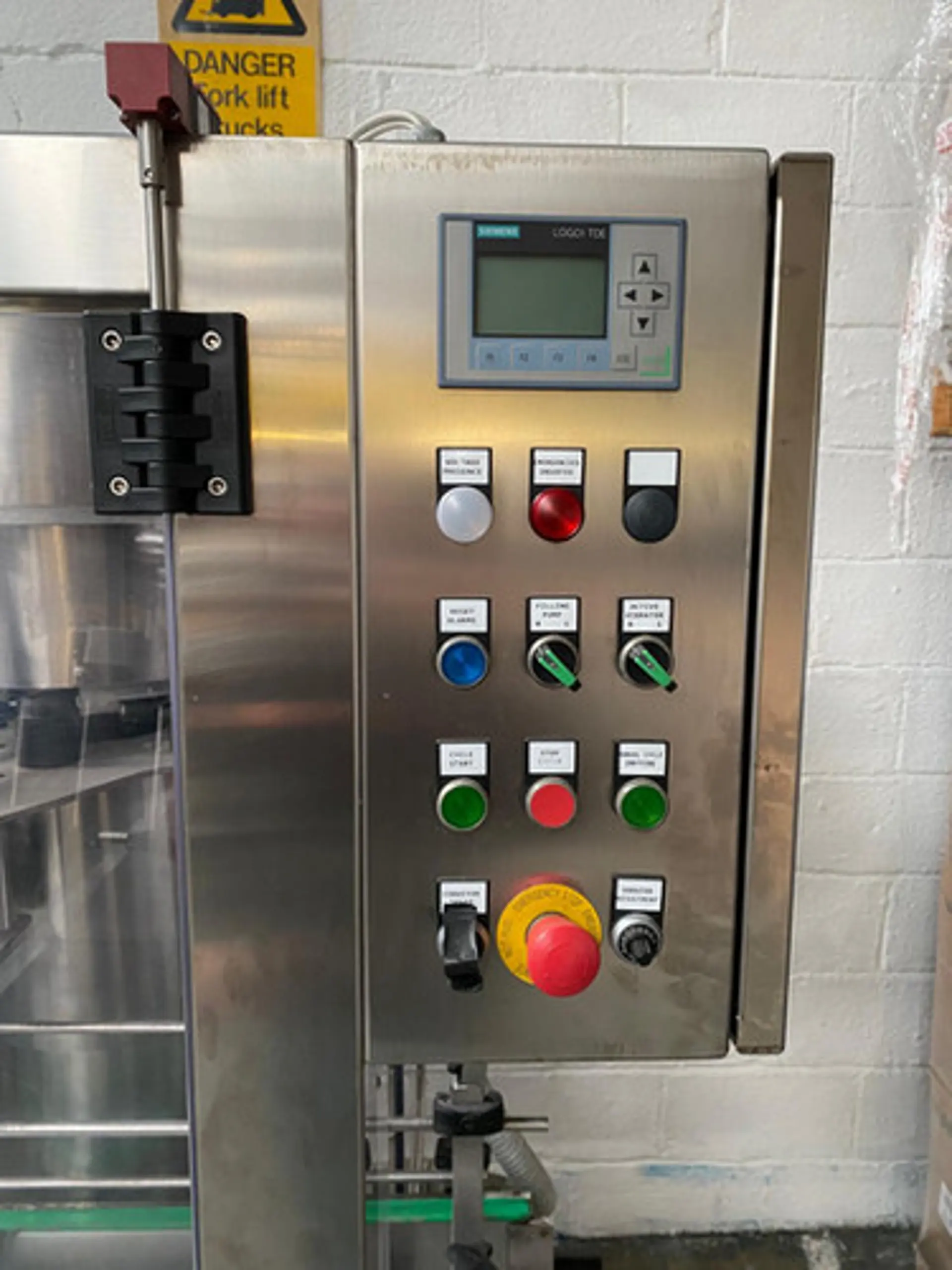 Used Canellitech Srl 8-1 Automatic Inline Filler / Capper for 5L Bottles - Filling Machines, photo 3